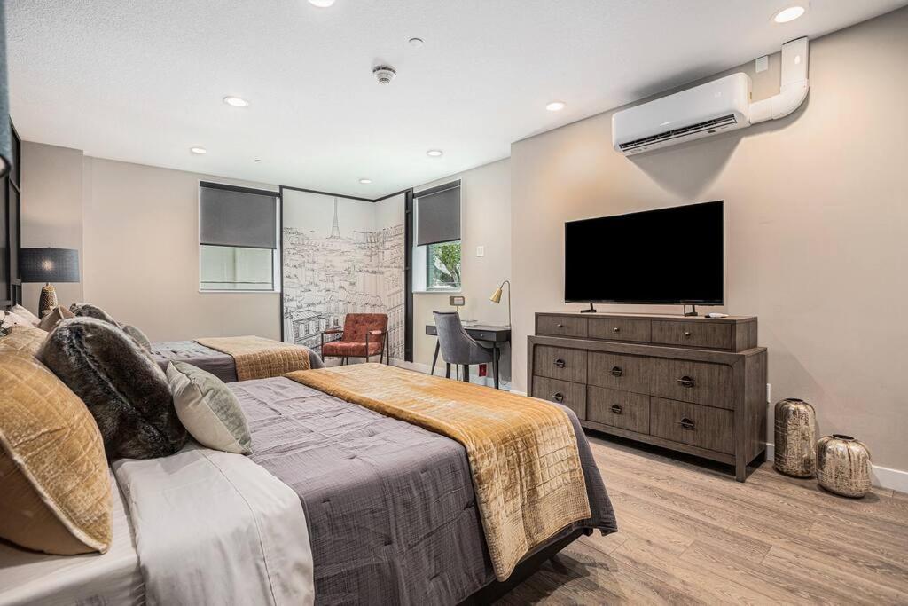 Private Room With Kitchen & Bath 4 布雷登顿 外观 照片