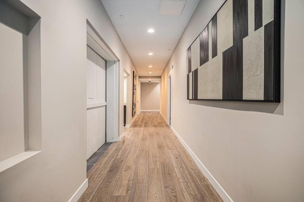 Private Room With Kitchen & Bath 4 布雷登顿 外观 照片